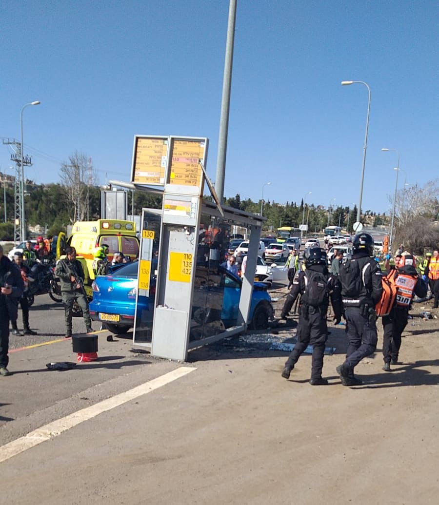 AmIsraelDefense's tweet image. Un terrorista árabe con ciudadanía israelí atropelló civiles en Jerusalén.
Un hombre de 27 años, y un niño de 6 años las víctimas.

La casa del terrorista ya fue destruida.