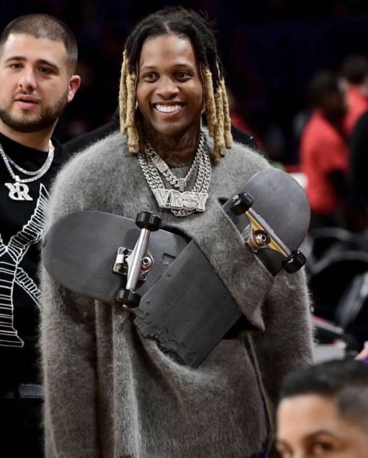 LAxFLAME's tweet photo. wtf is lil durk wearing 😭😭 https://t.co/Y3DEbCzb4g