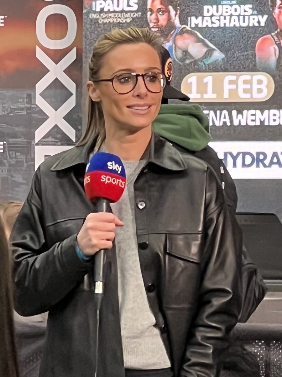 FLYNNTOONARMY's tweet photo. Was really nice to meet the lovely Anna Woolhouse today. #annawoolhouse #presenter #boxingpresenter #journelist #skysports #sportsjournalist #skysportsboxing #boxxer #interview #sky @boxxer #boxxer #skysportsboxing #skysportsnews #television @SkySportsBoxing https://t.co/afW8bgz6w7