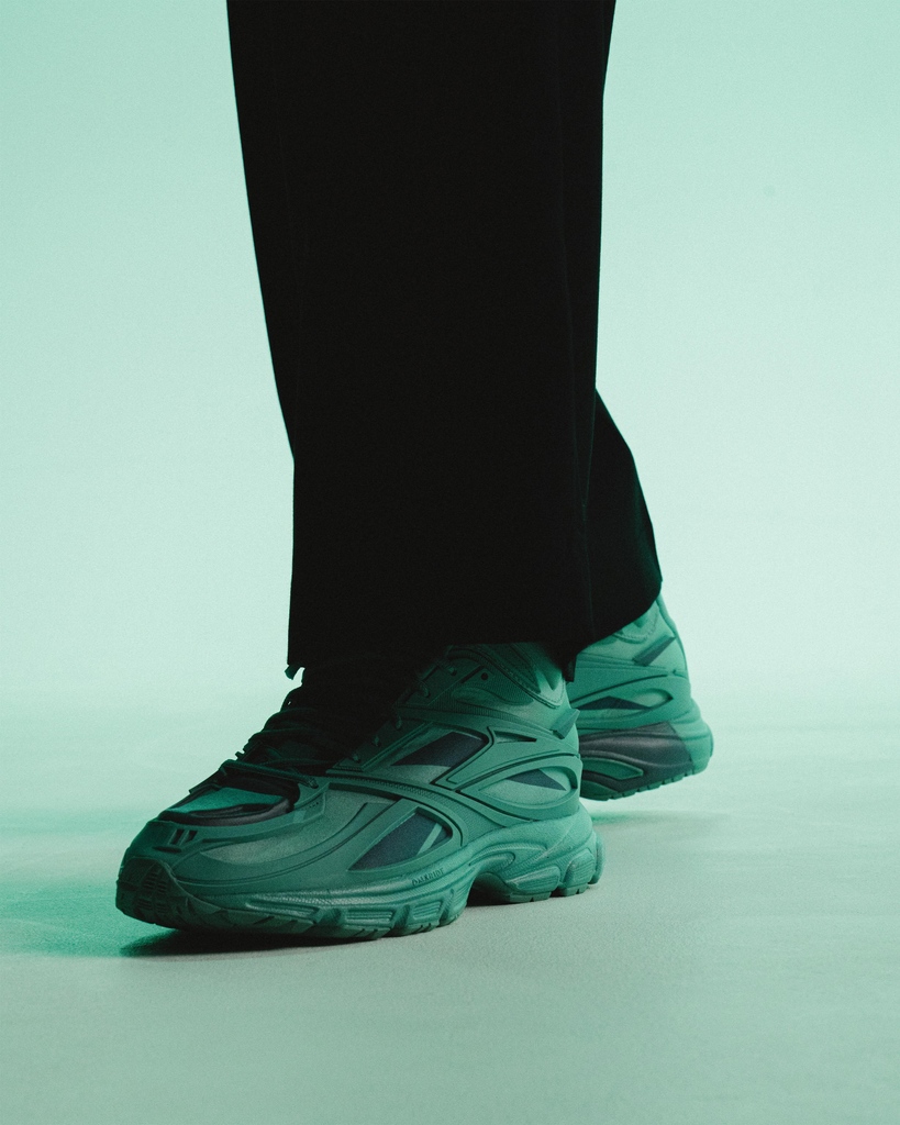 AFEWSTORE's tweet image. SHOP LINK ➡️ l8r.it/araq

Style meets Functionality -
The Reebok Premier Road offers an adventurous Look with an extra class of sporty Flair - Now Available

#reebok #rebbokpremierroad #premierroad #afewstore