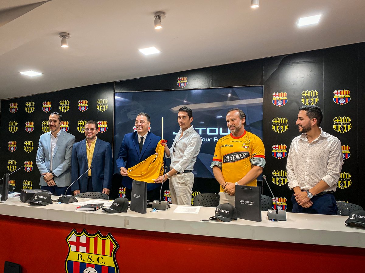 BarcelonaSC's tweet photo. ¡Bienvenido al Ídolo, #JetourEcuador! ⚽️🤝🚘 https://t.co/LiVkqKQsHn