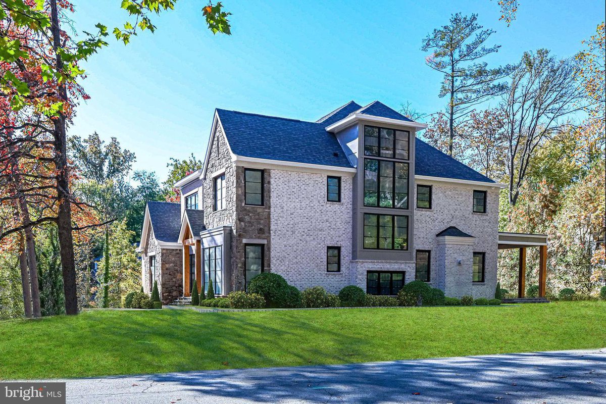 StagedInterior's tweet image. We had the pleasure of staging this stunning new home in McLean! 
• 7017 Capitol View Dr, McLean, VA 22101
• $3,950,000
• 8973 sqft

Interested in staging your property?
Use this link to get a QUICK QUOTE.
stagedinterior.com/quickquote
📞 703-261-7026

#homestaging #stagedinterior