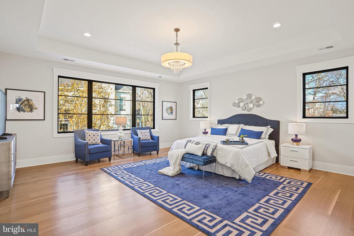 StagedInterior's tweet image. We had the pleasure of staging this stunning new home in McLean! 
• 7017 Capitol View Dr, McLean, VA 22101
• $3,950,000
• 8973 sqft

Interested in staging your property?
Use this link to get a QUICK QUOTE.
stagedinterior.com/quickquote
📞 703-261-7026

#homestaging #stagedinterior