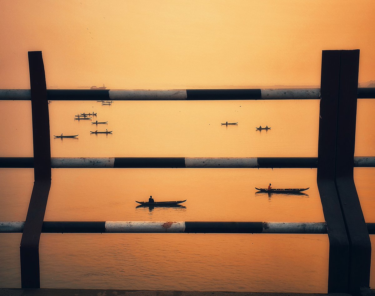 SabrinaAbedPia's tweet photo. The boatmen of the Karnaphuli, as captured by Mohammad Parvez https://t.co/4zsAZ5Tum3
