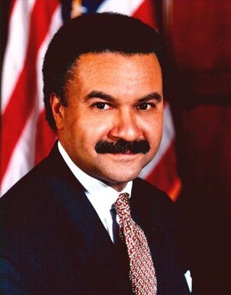 BklynFreeSchool's tweet photo. On February 10, 1989, lawyer Ronald H. Brown became the first Black chairman of the Democratic National Committee. 

#BlackHistoryMonth #blackhistorymonth2023 https://t.co/0Uj0jN9LYW