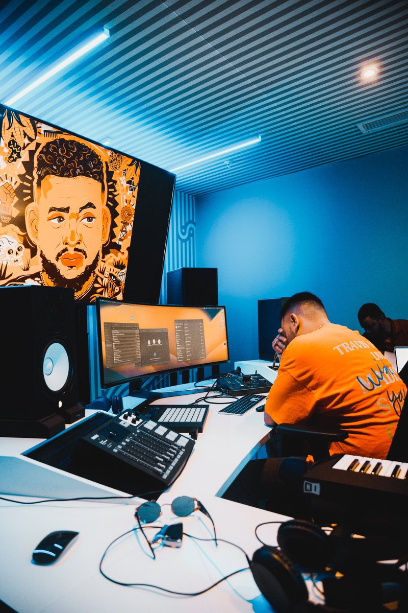 akaworldwide tweet picture