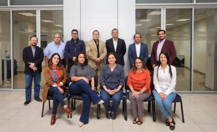 #NoticiasGremiales
El sector empresarial industrial de bebidas y alimentos centroamericano se reunió en El Salvador, dónde analizaron temas de trabajo a nivel regional, valorando estrategias que puedan dinamizar el trabajo a nivel centroamericano.
#COSEP
<a href="/InformCadin/">Cámara de Industrias CADIN</a>