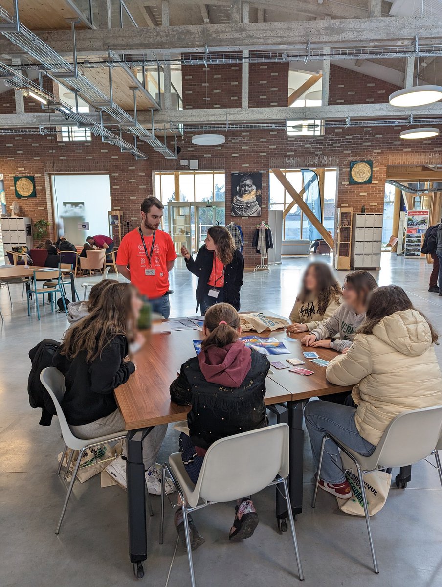 <a href="/NumeriquElles/">Numériqu'Elles Lens</a> au Louvre Lens Vallée c'était aujourd'hui 🤩
Nous avons pu rencontrer des collégiennes et lycéennes pour leur faire découvrir les métiers du #numérique et déconstruire leurs stéréotypes sur le secteur ! 💪🏻
#NumériquElles #WomenInTech #Axa <a href="/CorifLille/">Corif Lille</a>