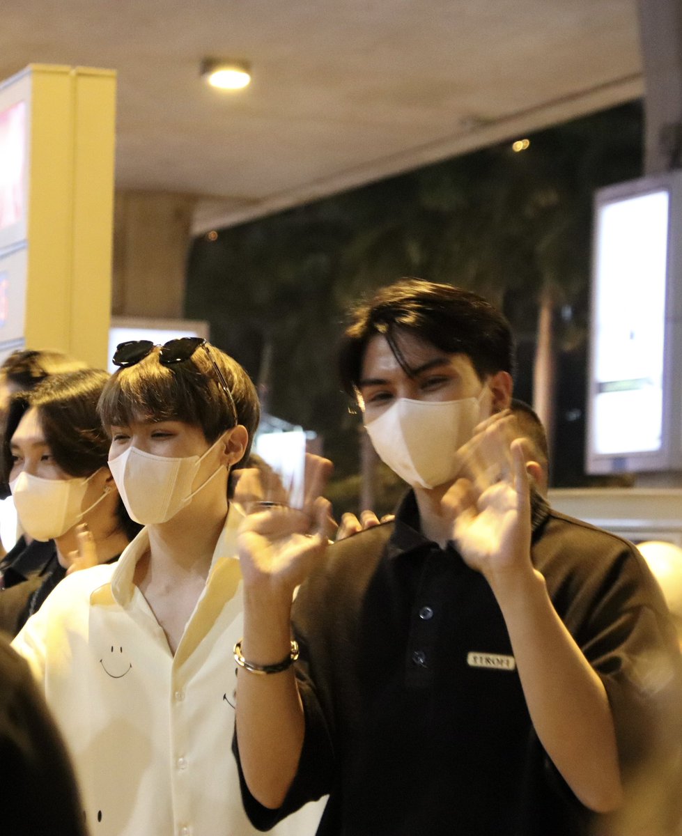 FortPeat_VNFC's tweet photo. I'm really sorry for the late update🥺 
I just had a flight there so that's the reason 

This is a photo at the airport 
Thank you so much ka 🥰
#LoveinTheAirinVietnam https://t.co/OqPXBvisDT