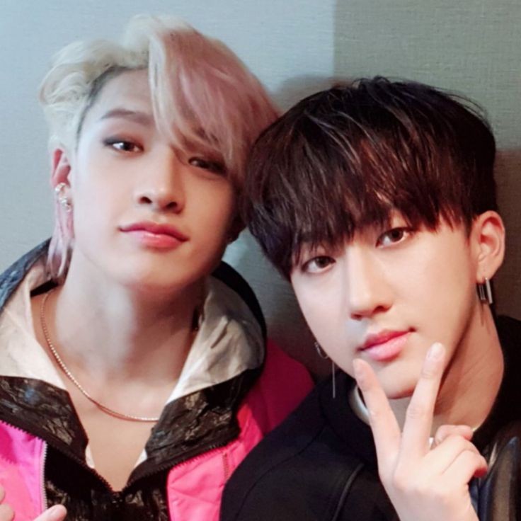 souldeep_end's tweet photo. 3racha au | i hate being alone.

onde jisung é novo na cidade e odeia ficar sozinho, mas se depara com uma escola cheia de grupinhos. 
ou
onde changbin e chan fazem amizade com garoto novo e o carregam como chaveiro pra todo canto. https://t.co/zOTqdnRwfn