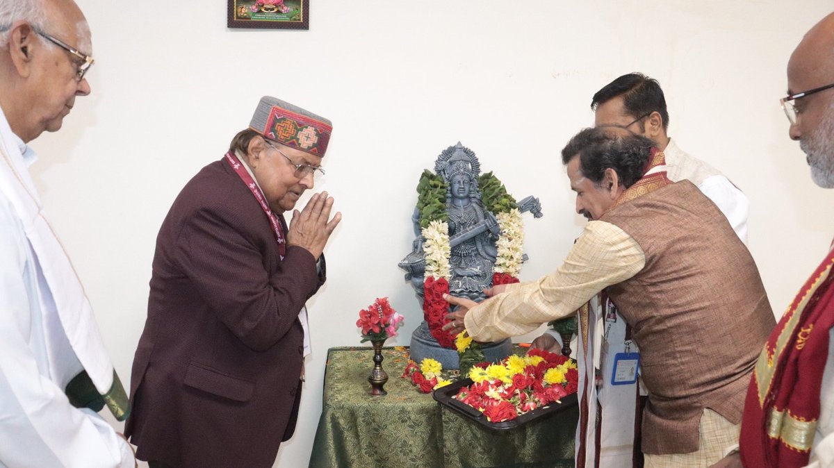 sahityaakademi's tweet photo. Glimpses of #SahityaAkademi's "Sanskrit Poets' Meet" organised in collaboration with National Sanskrit University Auditorium, Tirupati.
#Sanskrit #PoetsMeet #Poets #Tirupati. https://t.co/XhxG4nuqOP