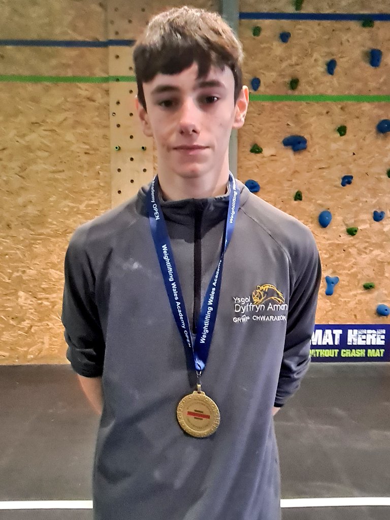 YsgolDyffrynAman PE tweet media