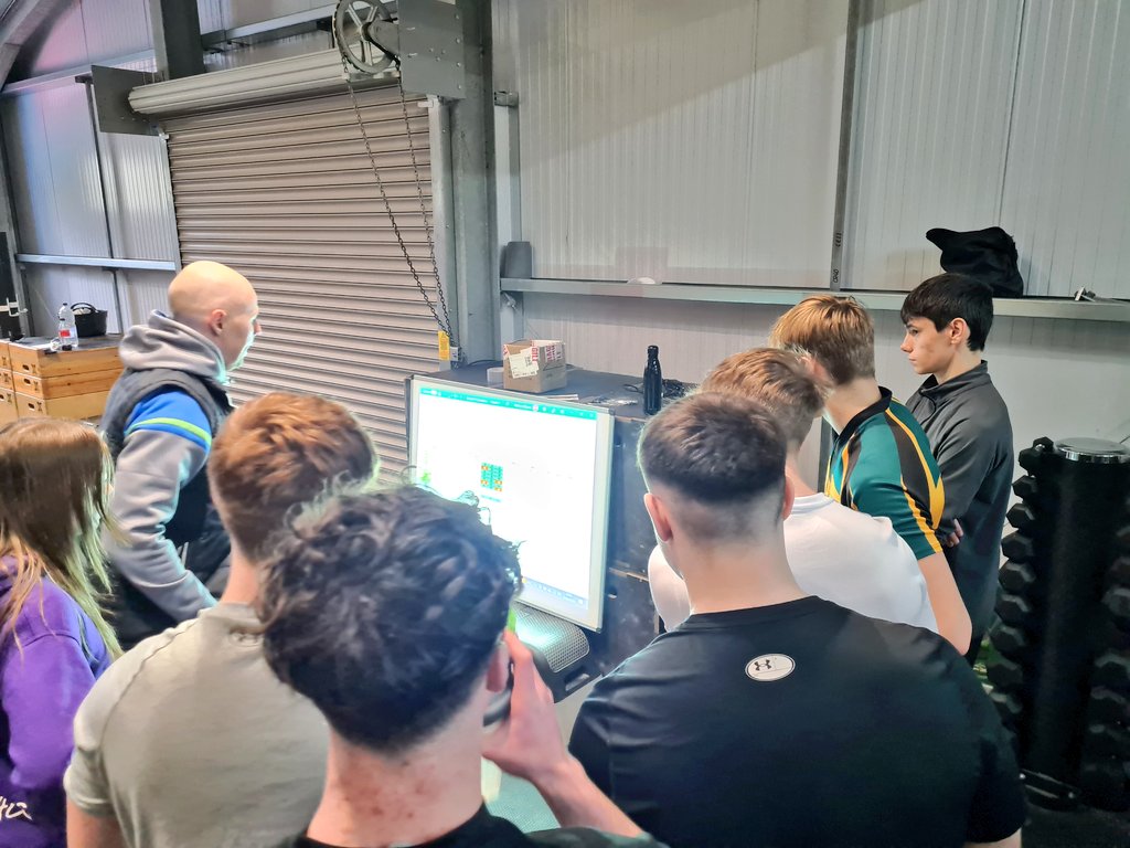 YsgolDyffrynAman PE tweet media