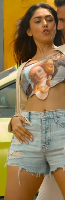 victoriahotsexy's tweet image. Mrunal thakur's hot Expression new video🤪😂 #expressionqueen #navel #hot #kissme #loveyou #expression #expressionaunty