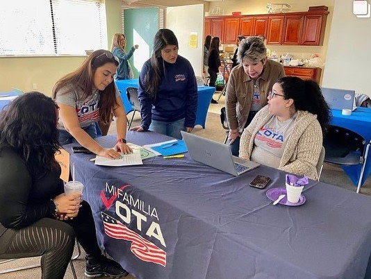 MiFamiliaVota's tweet image. 🍊 Florida: Clínica de renovación de DACA en el Consulado de Mexico en Orlando.
•
DACA renewal clinic at the Mexican Consulate in Orlando.
#daca #dreamers #pathtocitizenship #soñadores