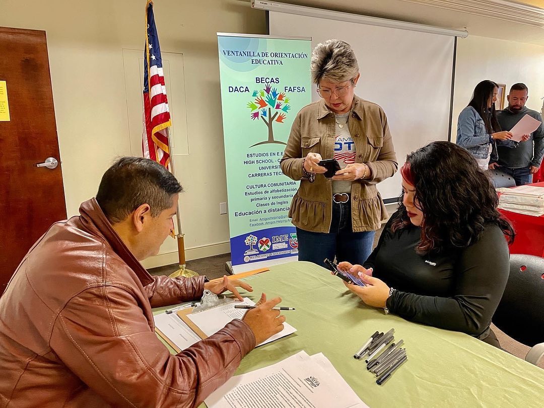 MiFamiliaVota's tweet image. 🍊 Florida: Clínica de renovación de DACA en el Consulado de Mexico en Orlando.
•
DACA renewal clinic at the Mexican Consulate in Orlando.
#daca #dreamers #pathtocitizenship #soñadores