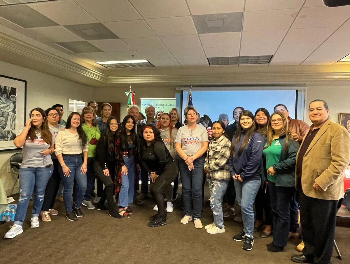 MiFamiliaVota's tweet image. 🍊 Florida: Clínica de renovación de DACA en el Consulado de Mexico en Orlando.
•
DACA renewal clinic at the Mexican Consulate in Orlando.
#daca #dreamers #pathtocitizenship #soñadores