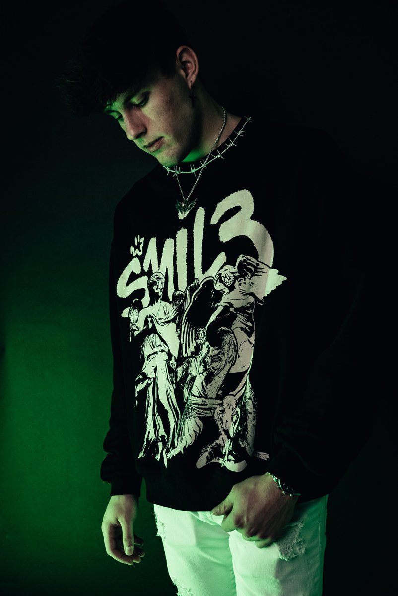 ShopSML3's tweet image. SECURE YOUR SIZE.
SWEATSHIRT PRE-ORDERS END LATER TODAY.

⚡️ 460GSM FRENCH TERRY - THICK FABRIC
⚡️ EMBROIDERED BARBED WIRE COLLAR
⚡️ EMBROIDERED SLEEVE - SMILE LOGO
⚡️ JUMBO OVERSIZED SCREEN PRINT

$55 - FREE SHIPPING.
&amp;gt;&amp;gt; JUSTSML3.COM/SHOP