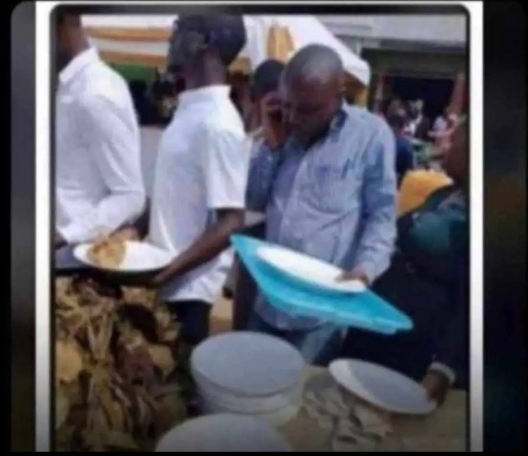 BagooleKennedy's tweet photo. Jangu wano e Lugogo ku Chameleon,  emere bagaba yabwereere https://t.co/kEqhxl8K4I
