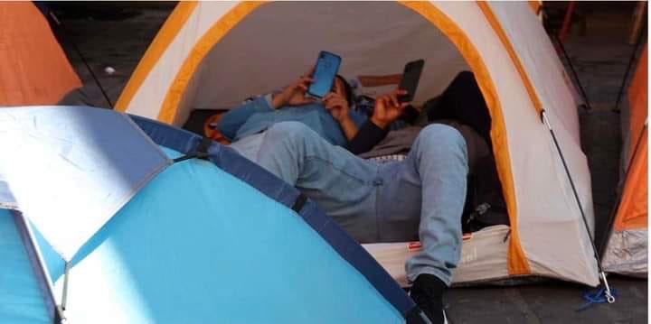 DiarioMarcaOax's tweet image. #ReporteVial #Oaxaca

Se mantiene #bloqueada por plantón, la calle de Armenta y López esquina con Guerrero en el Centro Histórico.