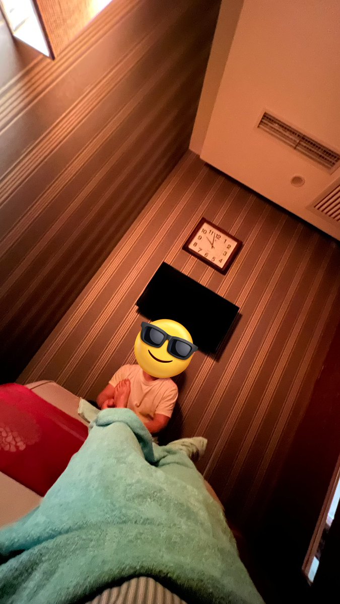 kis0074's tweet photo. 师傅边按我的脚边说好软…怀疑他要偷偷舔了… https://t.co/fhuMxOdQSy