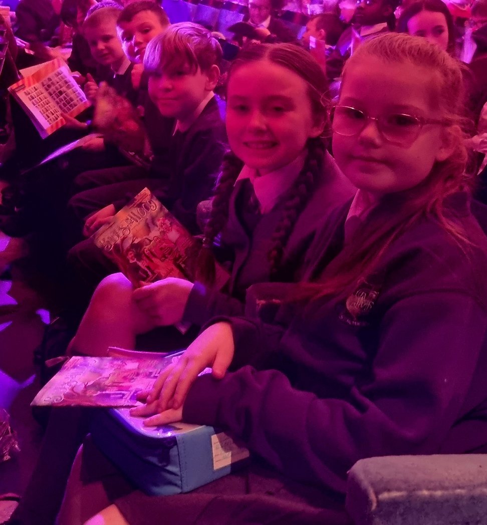 Massive thanks to @PwC_UK for giving our winning house group @StMonicaMilton such a wonderful treat this afternoon with a visit to the Theatre Royal to see an amazing performance of Babes in the Wood.🎭✨️They loved their treats too, thank you!😁