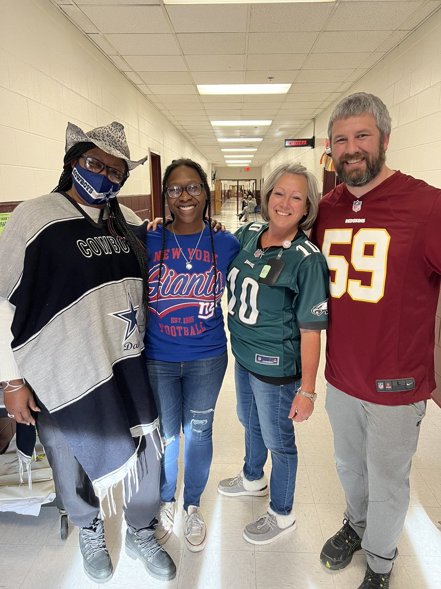 #NFLDay at <a href="/OES_Braves/">Oakland Elementary School</a>, we had the whole NFC East represented! #SPSCreatesAchievers <a href="/SufVAschools/">Suffolk Public Schools</a>