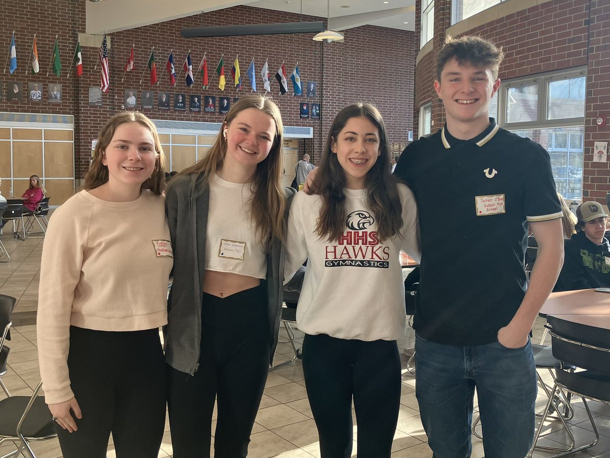 HHSHawksAD's tweet photo. HHS SA leaders @ today’s presentation by @MarkLeinweaver on Character Matters: Social Media dangers, being Brave, Volunteering &amp; Anti-Bullying! 

Important and timely message!  @MidWachLeague 

Thank you Aubrey, Gillian, Marina &amp; Jackson for representing! #beapartofthesolution https://t.co/qLYAH48wDE