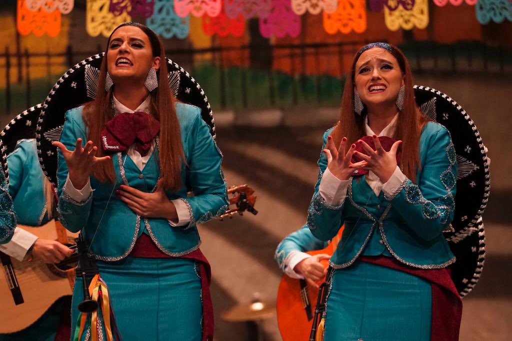 Badablog (@badablog1) on Twitter photo ¡Viva Badajoz! Elegancia en el escenario con <a href="/MurgaCastafiore/">MurgaLaCastafiore</a>
#CarnavalBadajoz #Comba23 ¡Viva Badajoz! Elegancia en el escenario con <a href="/MurgaCastafiore/">MurgaLaCastafiore</a>
#CarnavalBadajoz #Comba23
