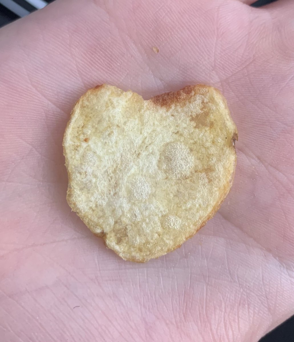 Julienash38's tweet photo. @walkers_crisps #lovefromwalkers ❤️ https://t.co/8e7C9WehL1