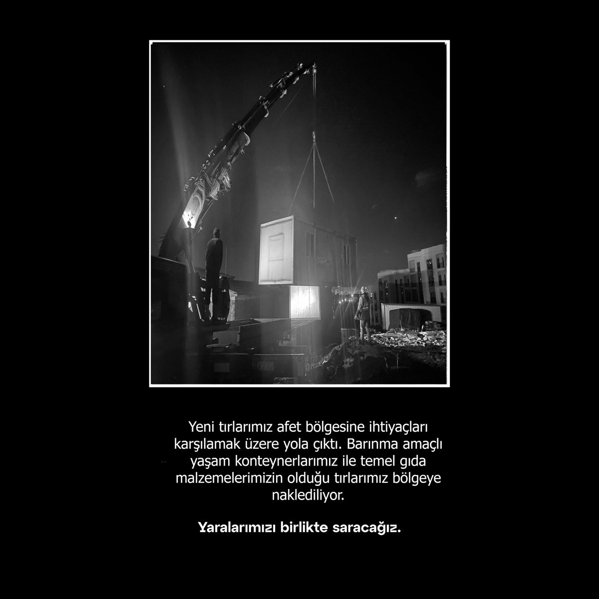 Yeni tırlarımız afet bölgesine ihtiyaçları karşılamak üzere yola çıktı. Barınma amaçlı yaşam konteynerlarımız ile temel gıda malzemelerimizin olduğu tırlarımız bölgeye naklediliyor.