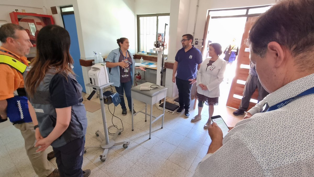 seremisalud8's tweet photo. 📍Hasta la Posta Rural Alhuelemu de la comuna de Mulchén, llegó la Subsecretaria de Redes Asistenciales (s) Fabiola Jaramillo y el Seremi de Salud, @EduardoBarraJ para levantar los requerimientos del personal de salud y entregar insumos médicos en beneficio de la comunidad. https://t.co/sjNxvkU2XI