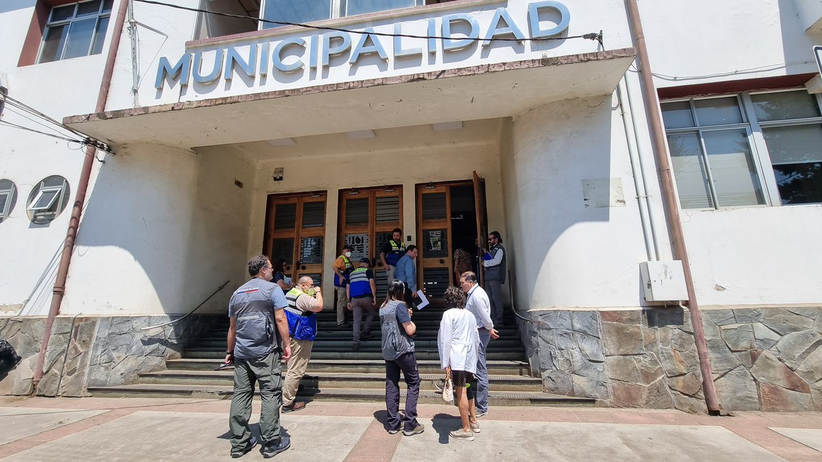 seremisalud8's tweet photo. 📍Hasta la Posta Rural Alhuelemu de la comuna de Mulchén, llegó la Subsecretaria de Redes Asistenciales (s) Fabiola Jaramillo y el Seremi de Salud, @EduardoBarraJ para levantar los requerimientos del personal de salud y entregar insumos médicos en beneficio de la comunidad. https://t.co/sjNxvkU2XI