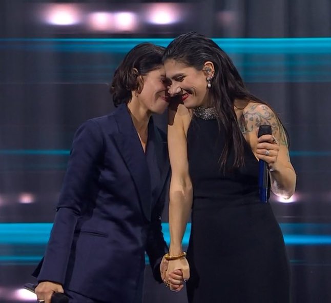 Marta742648331's tweet photo. HANNO VINTO CHIUDETE TUTTO.
#sanremo23 https://t.co/vF5WGZqLFf