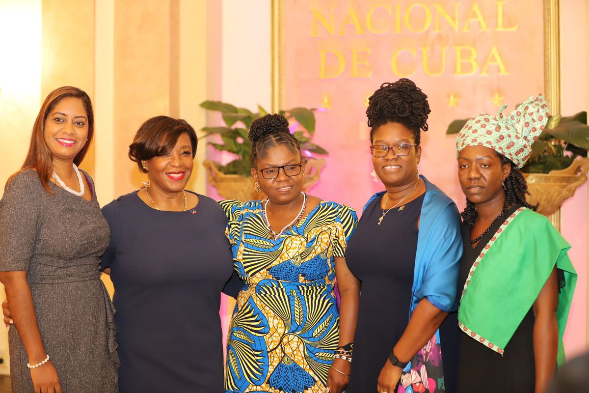 Soy una mujer negra y, como tal, tengo una conexión inequívoca con el continente africano. Liderar la estrategia África - Caribe es una misión que me encargó el presidente <a href="/petrogustavo/">Gustavo Petro</a>. Pero, sobre todo, es un propósito de vida para mí: reunir a 🇨🇴 con la cuna de la humanidad.