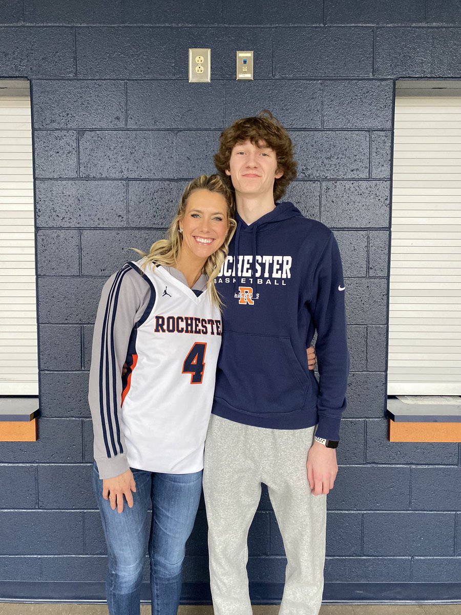 Lindsay Schneider tweet media