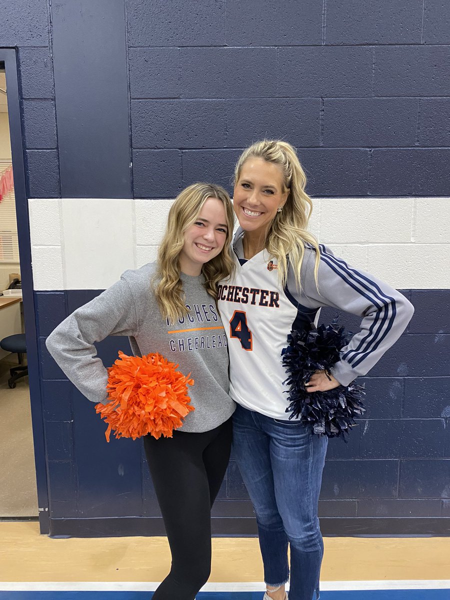 Lindsay Schneider tweet media