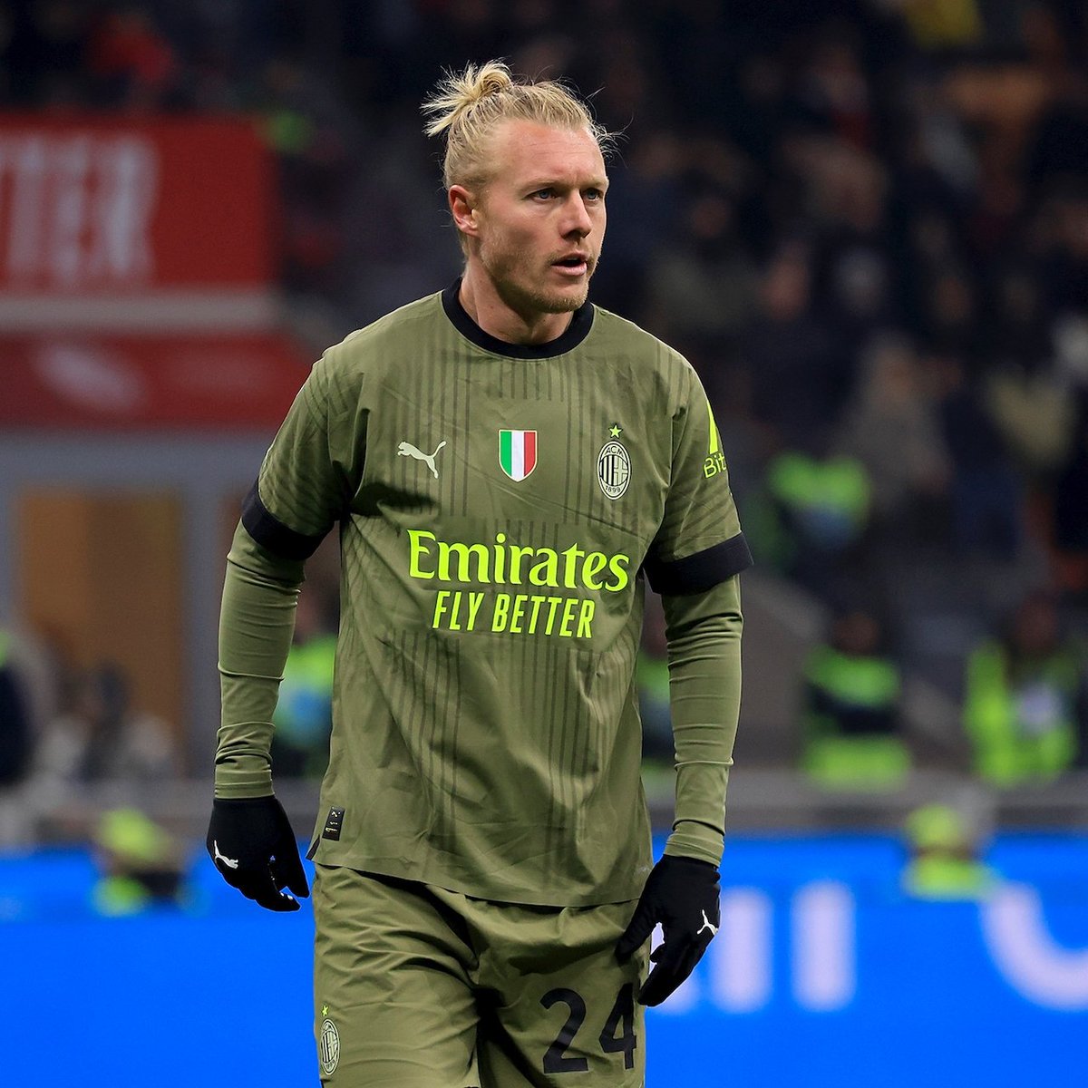 simonkjaer1989's tweet photo. Very important victory  - and a clean sheet.👊
Thank you for the support, San Siro🙏
#SempreMilan❤️🖤 https://t.co/07YverCdxM