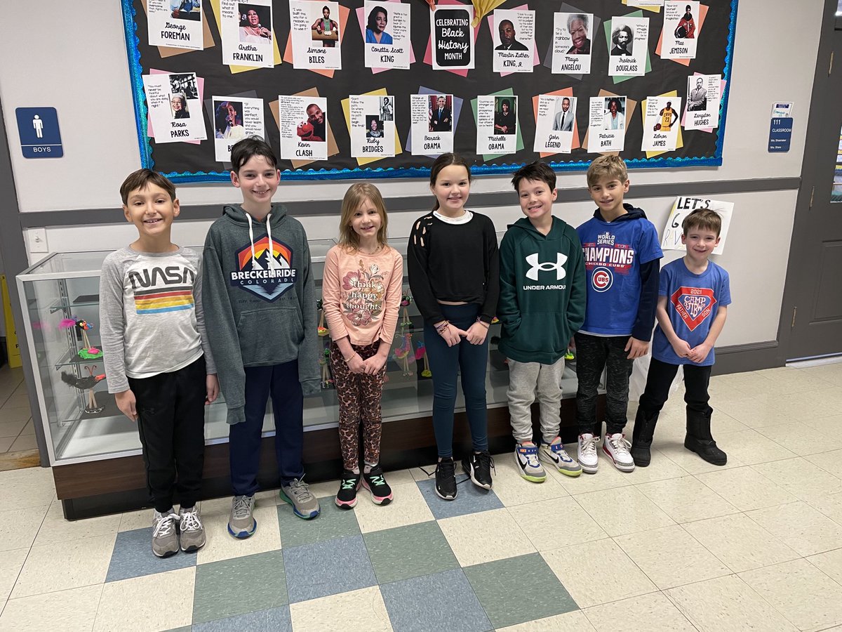 RaviniaSchool's tweet photo. Celebrating these STARS to start our Friday! #RaviniaRocks #112Leads https://t.co/Vmxvocy3Nv