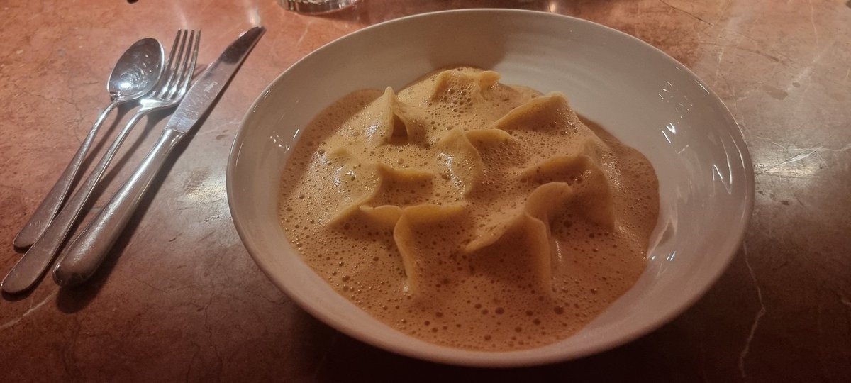 Bon sang! le resto Ischia de <a href="/cyril_lignac/">Cyril Lignac</a> c'est une tuerie, bon j'ai pris pas mal de plats avec <a href="/x_calvi/">Xavier Calvi</a>