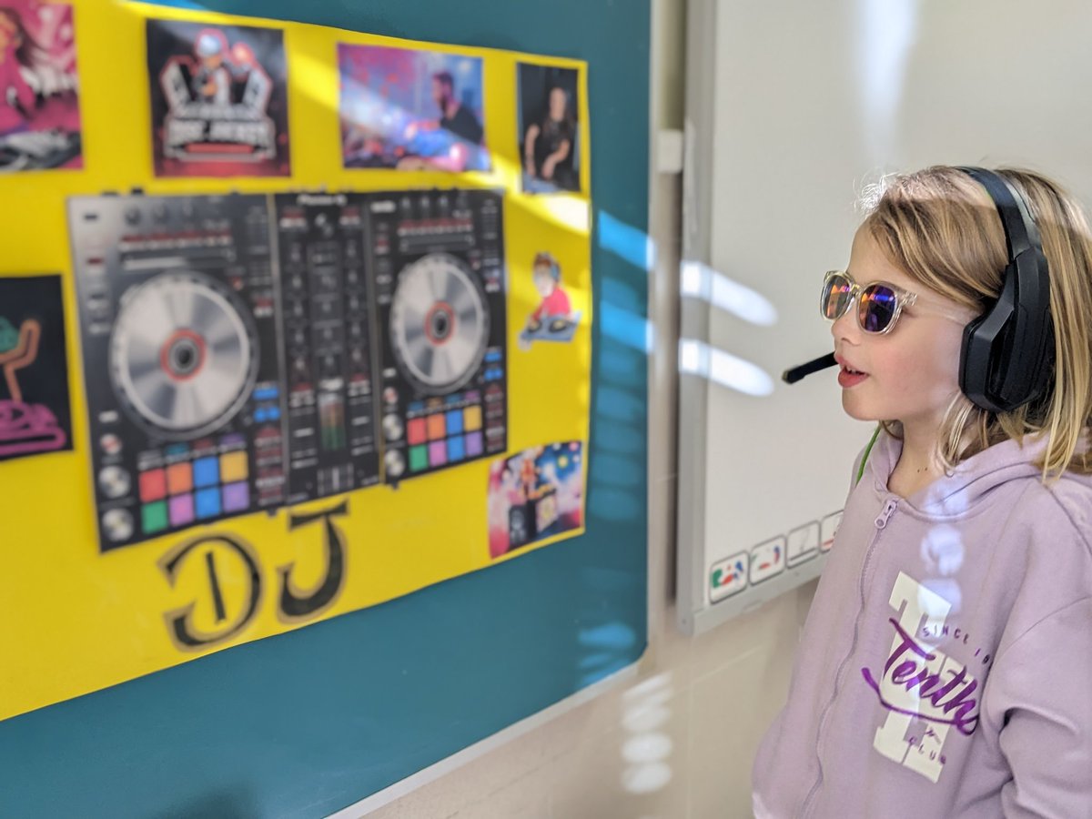 vmh_feye's tweet photo. En 1° y 2° de #Primaria han realizado las exposiciones orales sobre diferentes profesiones como desempeño final del proyecto "¿Qué seré de mayor?" #vmhFEyE #colegiosFEyE #Levantate #oficios #profesiones #proyectodecomprension https://t.co/vHnDBaGQGA