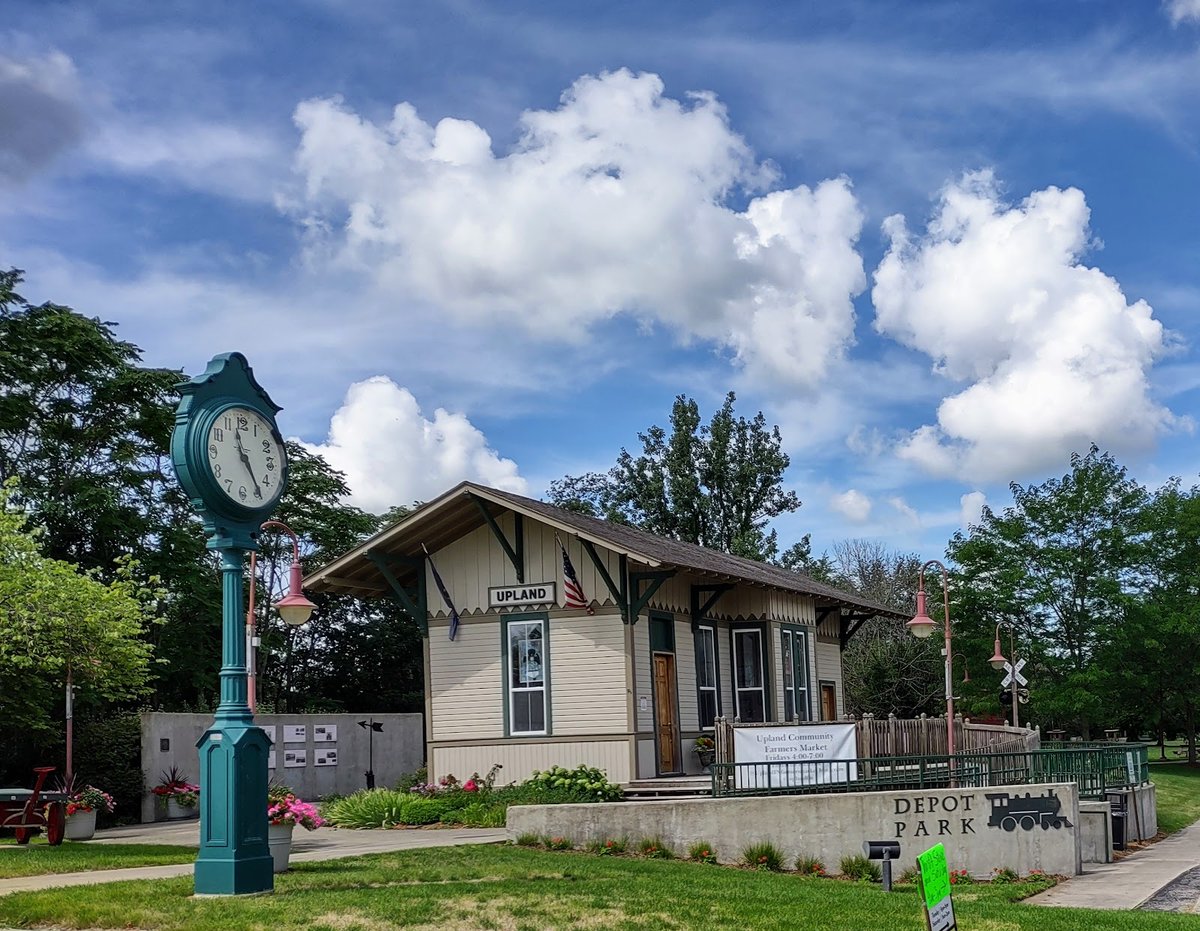 New town every hour on Twitter "Upland, Indiana Population 3,240 Photos from Google Places API