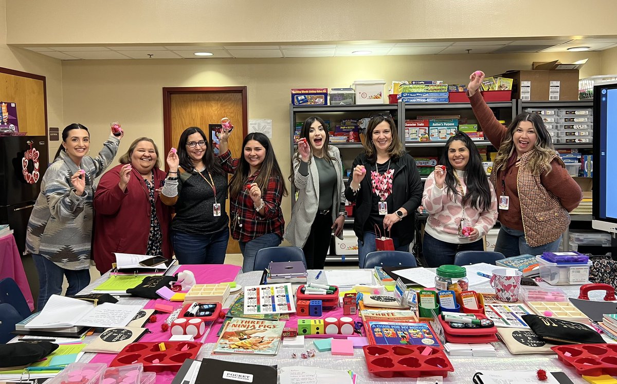 TrinityEliteEdu's tweet photo. Because Fridays are meant to be celebrated with the best of literacy peeps! 💯🙌🏼❤️
Day 3 with TM Primary! 🎉
#PDWithDrGG #TrinityEliteEdu #LiteracyFun https://t.co/FSNPgZ4ISb