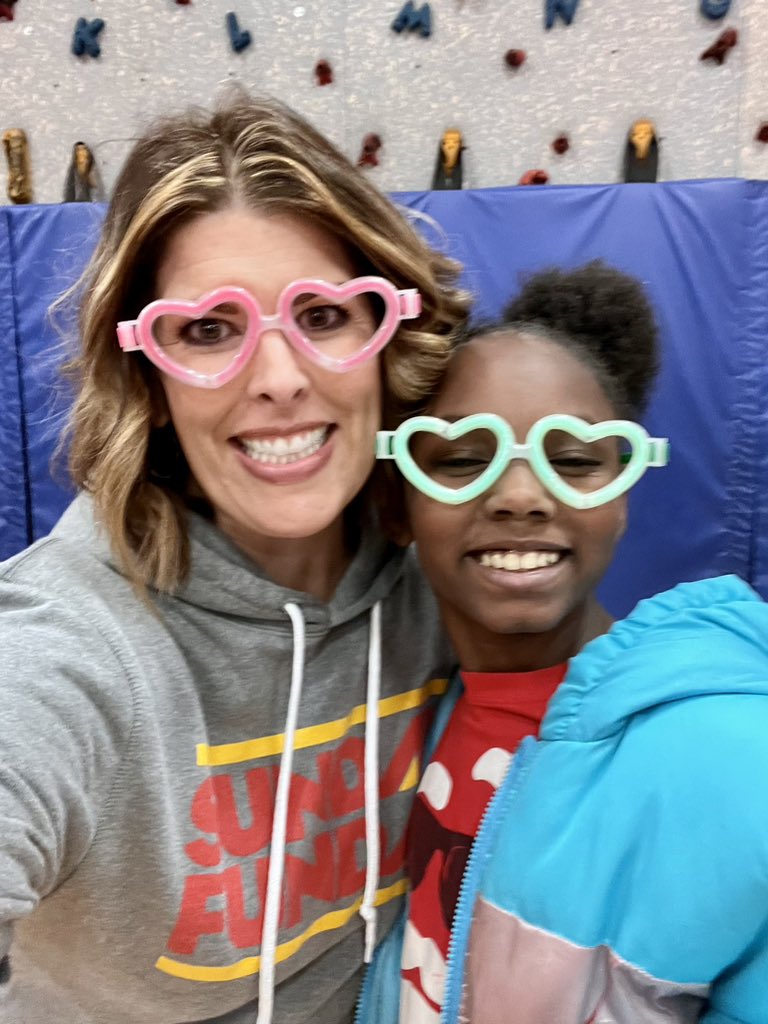maghovey's tweet photo. @LWNKCSD is feelin’ the LOVE today! 💗💗💗 @NKCSchools #lwpawpride https://t.co/RncutnJ1yv
