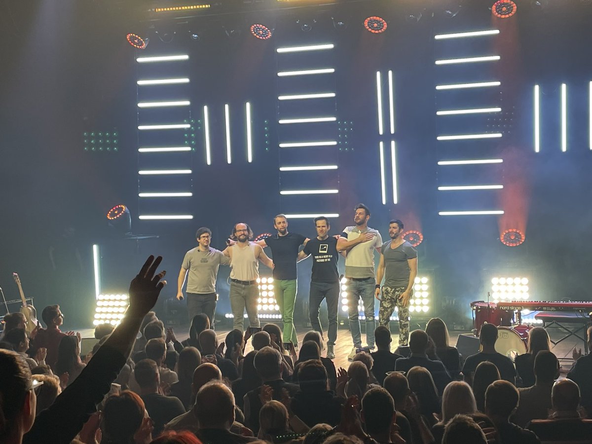 LandauDaniel's tweet photo. Farborgien ❤️
#PizzeraJaus im #Globe 👍👏
Danke euch allen (auch #DasWirdSuper) für diesen besonderen Abend, für eure wunderschöne Musik, für eure Worte, und überhaupt 😊 https://t.co/8xJUPqnjqc