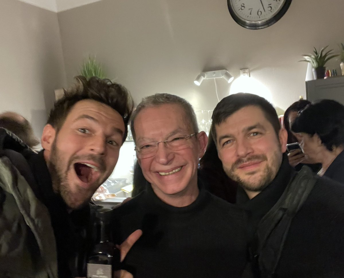 LandauDaniel's tweet photo. Farborgien ❤️
#PizzeraJaus im #Globe 👍👏
Danke euch allen (auch #DasWirdSuper) für diesen besonderen Abend, für eure wunderschöne Musik, für eure Worte, und überhaupt 😊 https://t.co/8xJUPqnjqc
