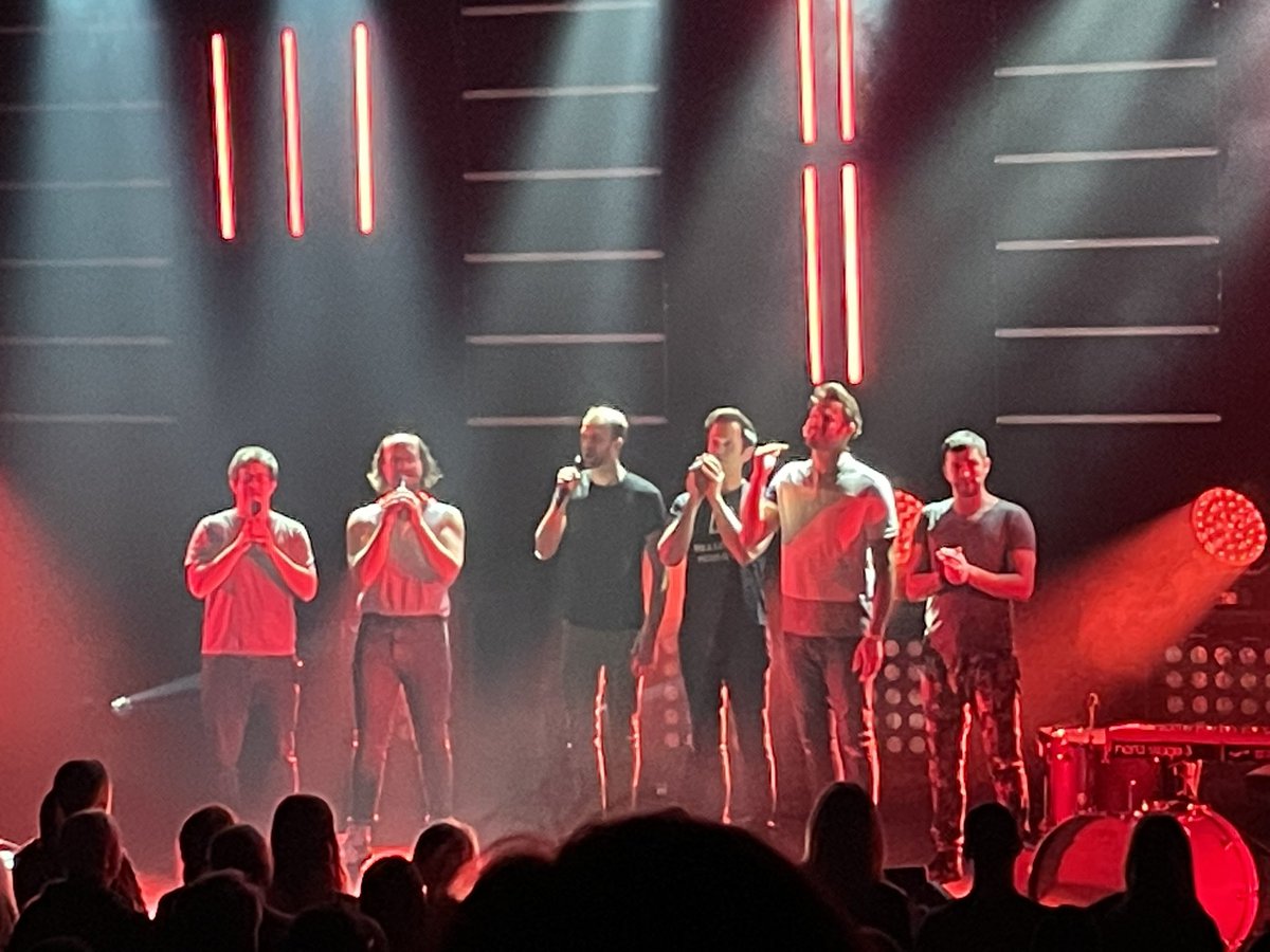 LandauDaniel's tweet photo. Farborgien ❤️
#PizzeraJaus im #Globe 👍👏
Danke euch allen (auch #DasWirdSuper) für diesen besonderen Abend, für eure wunderschöne Musik, für eure Worte, und überhaupt 😊 https://t.co/8xJUPqnjqc