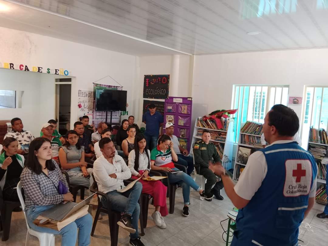 cruzrojaboy's tweet photo. Realizamos capacitación a los Presidentes de las Juntas de Acción Comunal, integrantes de CMGRD y a la comunidad en general del municipio de #Maripí
✅En temas de Gestión del Riesgo de Destrates, Sistemas de Alertas Tempranas y avenidas torrenciales. https://t.co/96Aeo3vay6