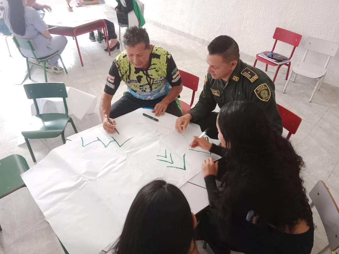 cruzrojaboy's tweet photo. Realizamos capacitación a los Presidentes de las Juntas de Acción Comunal, integrantes de CMGRD y a la comunidad en general del municipio de #Maripí
✅En temas de Gestión del Riesgo de Destrates, Sistemas de Alertas Tempranas y avenidas torrenciales. https://t.co/96Aeo3vay6