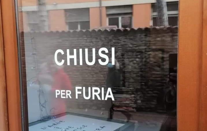 cuoruis's tweet image. Aiuto ma che cosa sta succedendo, Carolina Crescentini lasciata lì sopra da sola #sanremo23